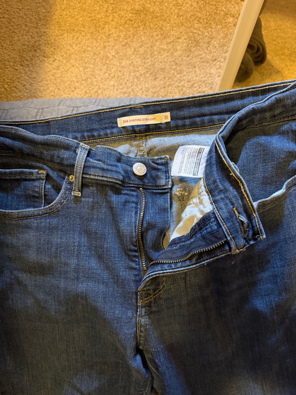 Levi’s Straight Leg Women's Jeans in Dark Blue - 31 a little faded.